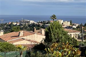 2 BEDROOM APARTMENT IN RESIDENCE WITH POOL IN NICE