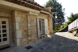 HOUSE WITH 3 APARTMENTS IN VENCE