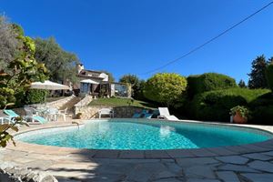 HOUSE WITH POOL IN VENCE