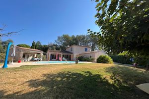 HOUSE WITH POOL IN LORGUES