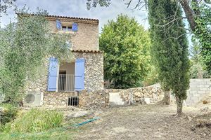 CHARMING PROVENCAL BASTIDE IN ENCHANTING ENVIRONMENT IN VILLECROZE