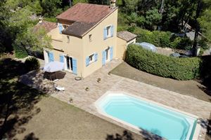 QUIET VILLA WITH SWIMMING POOL IN SEILLANS