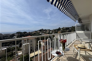 NEWLY RENOVATED APARTMENT - SUNNY TERRACE WITH VIEWS OF THE SEA AND MOUNTAINS