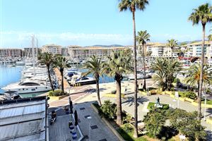 2 BEDROOM APARTMENT IN PORT FREJUS