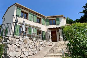 HOUSE WITH POOL AND VIEW IN COURSEGOULE