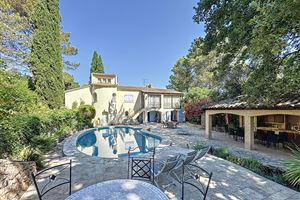 SPACIOUS PROVENÇAL VILLA WITH POOL, 6 BEDROOMS, STUDIO & TOWER ROOM