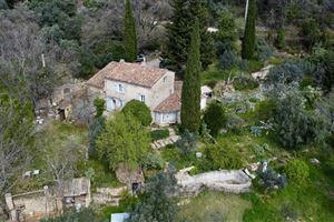 MAGNIFICENT SITUATION FOR THIS CHARMING PROPERTY, IN SEILLANS
