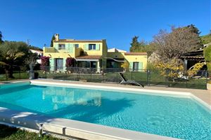 HOUSE WITH POOL IN VENCE