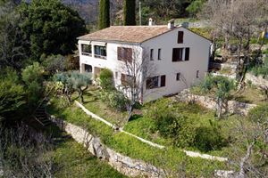VILLA WITH OPEN VIEWS, APARTMENT, WITHIN WALKING DISTANCE OF THE VILLAGE OF SEILLANS.
