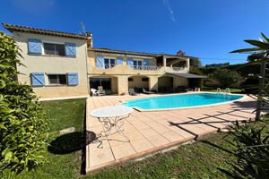 HOUSE WITH POOL IN VENCE