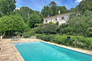 RUSTIC PROVENÇAL HOME WITH POOL AND GUEST HOUSE IN A GREEN OASIS
