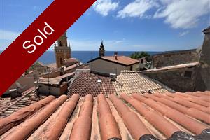 CHARMING TOWN HOUSE WITH ROOF TERRACE IN THE HEART OF THE OLD TOWN OF MENTON