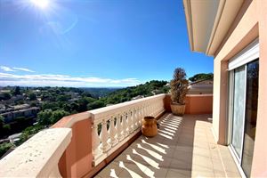 3 BEDROOM APARTMENT ON THE ROOF WITH SPLENDID VIEW IN VENCE